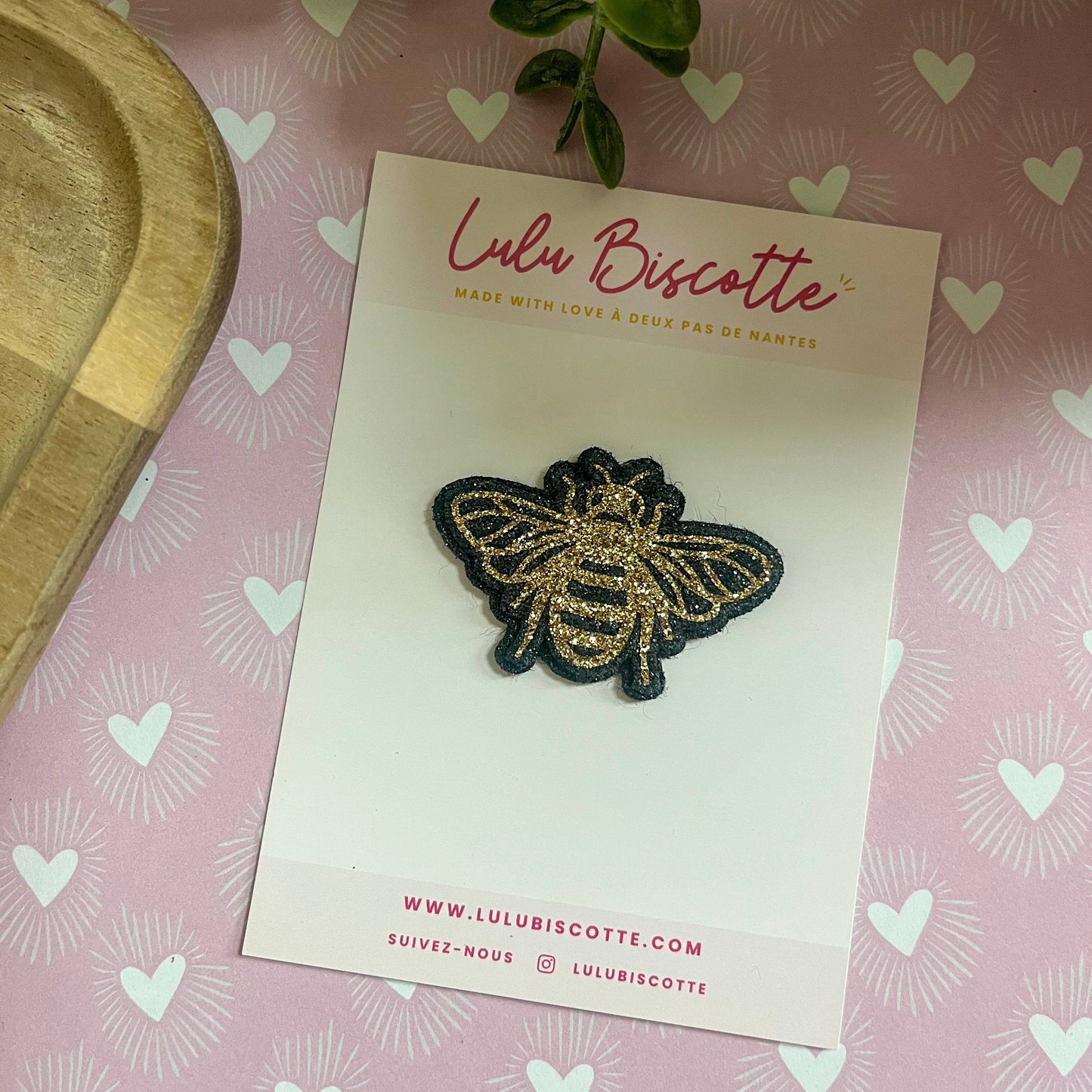Broche pailletée "YONI"