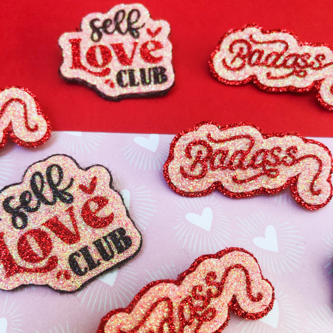 Broche pailletée "BADASS"