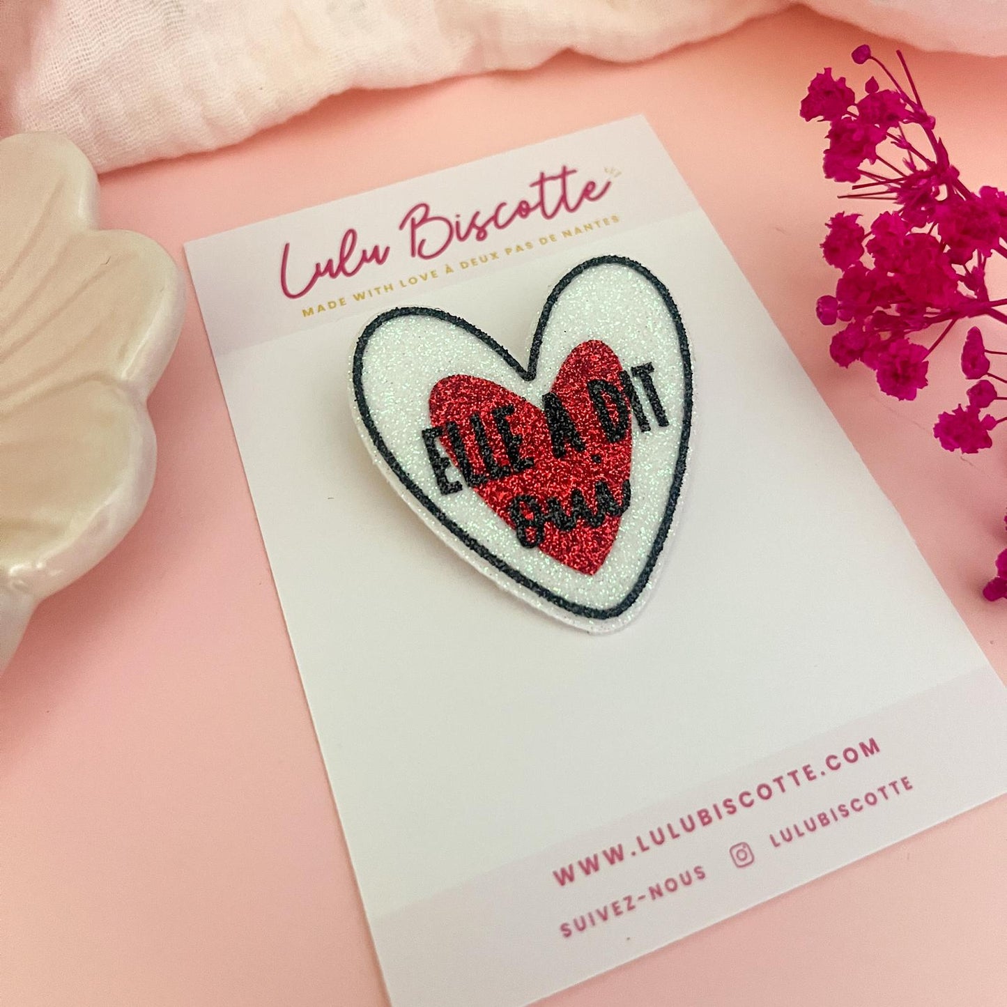 Broche pailletée "ELLE A DIT OUI"