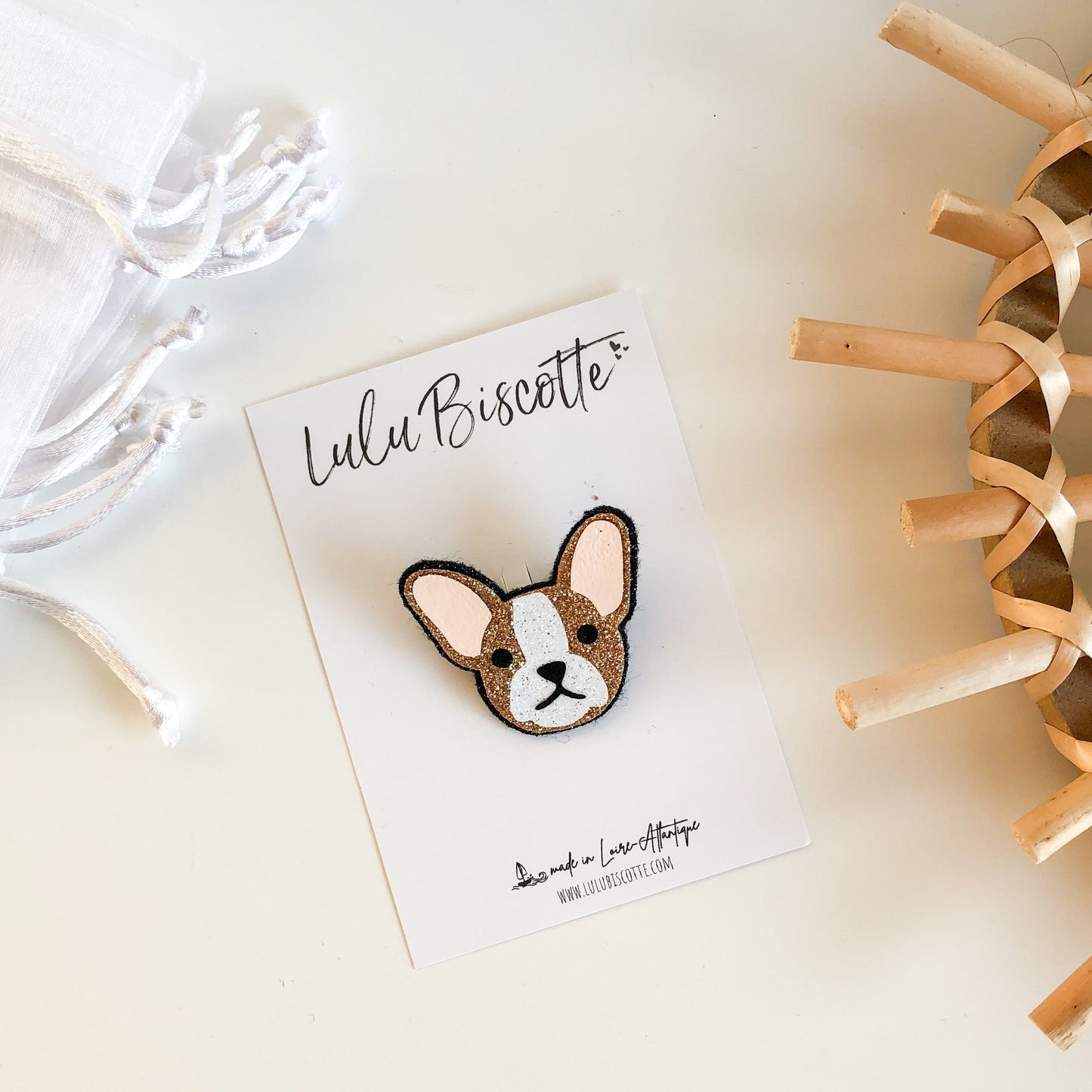 Broche pailletée "Simone, le bulldog"