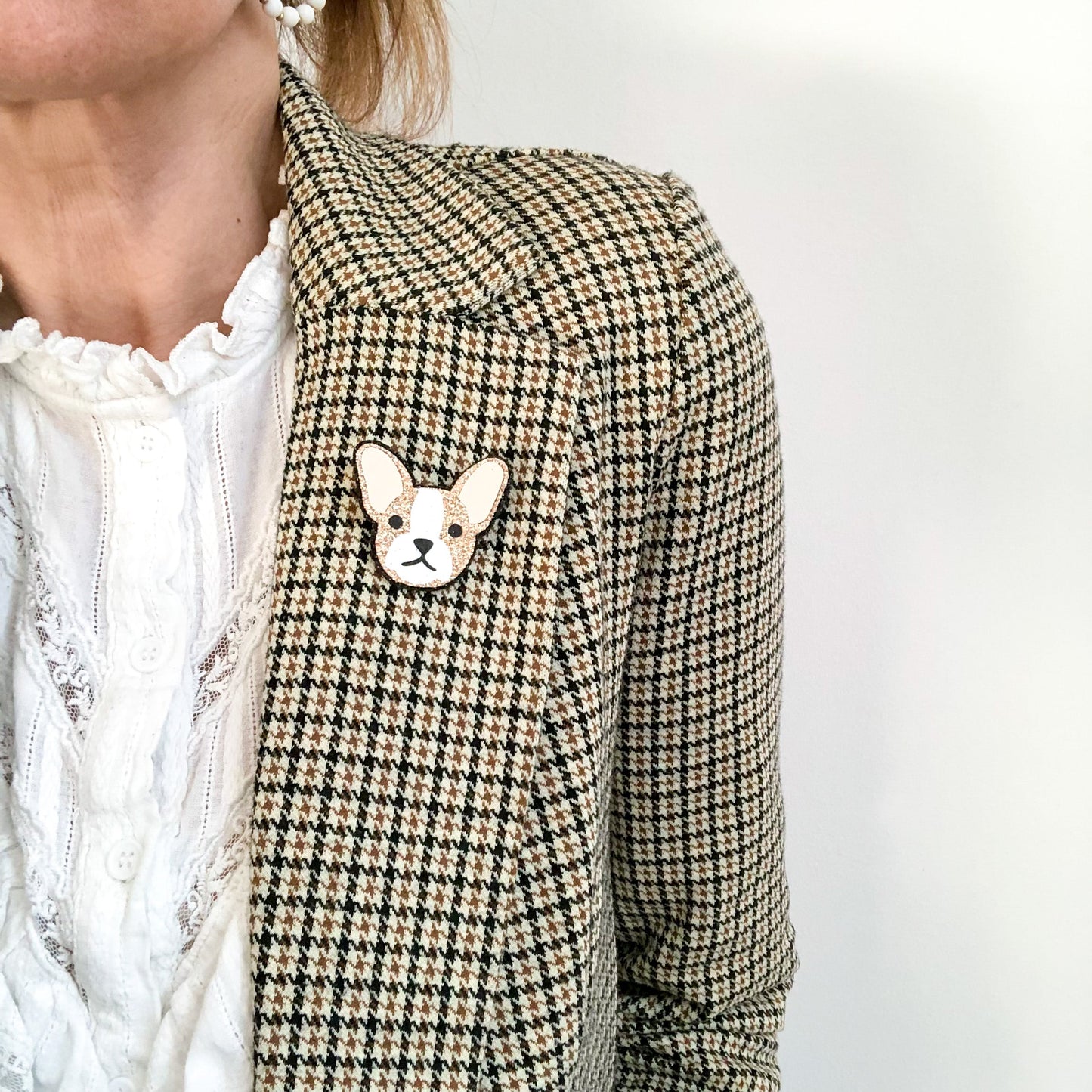 Broche pailletée "Simone, le bulldog"