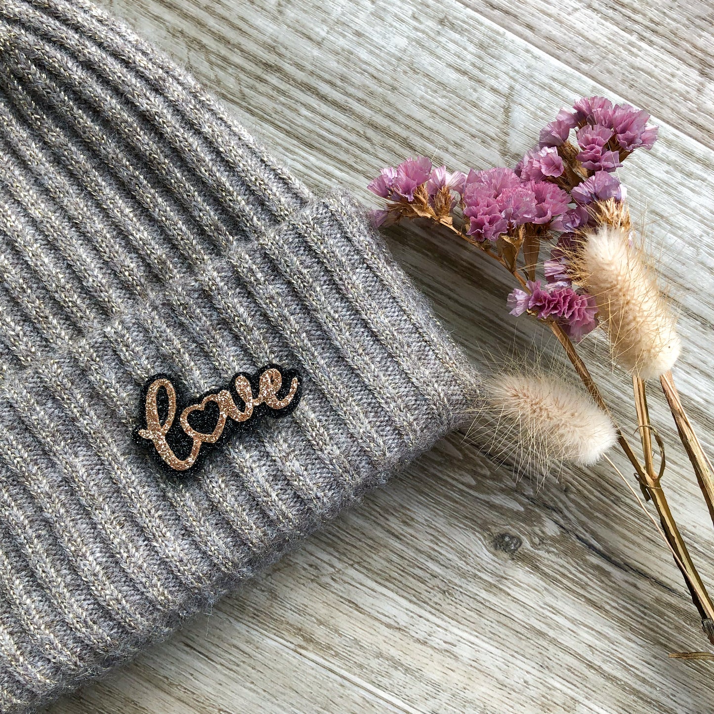 Broche pailletée "Love"