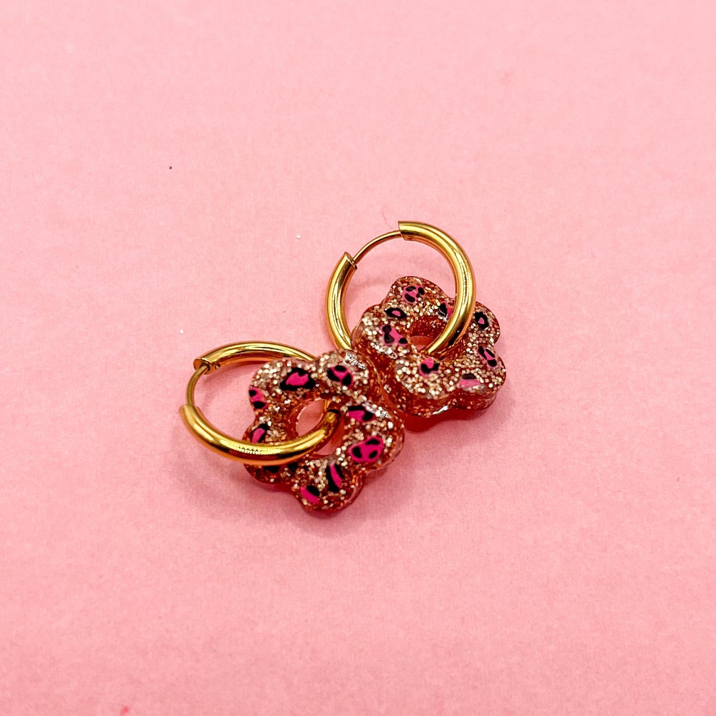 Créoles mini fleurs CHLOÉ - Léopard Bronze/Fushia