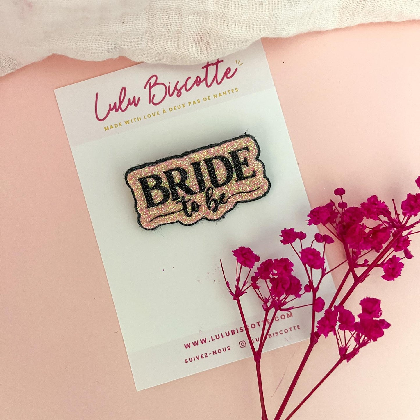 Broche pailletée "BRIDE TO BE"